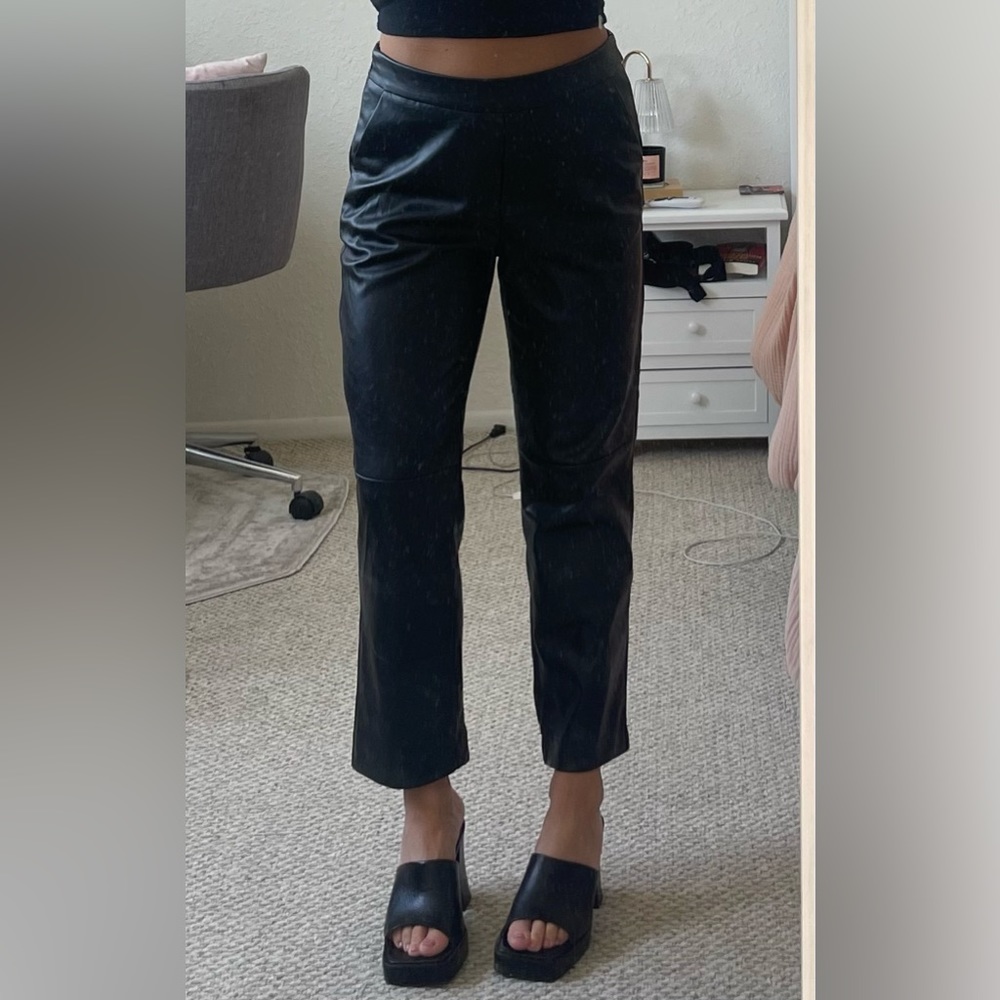 Hey Babe black Leather Cropped Pants - size medium